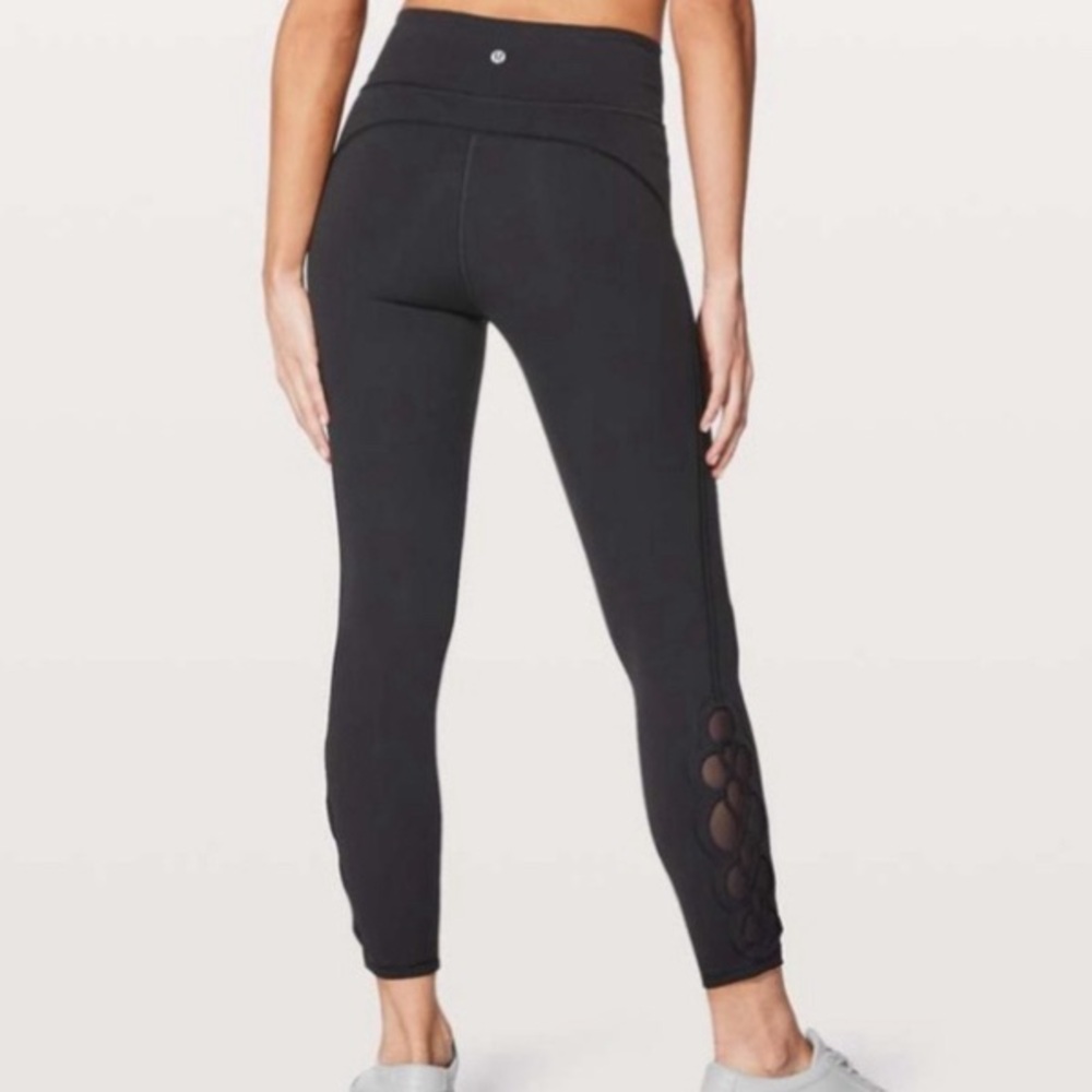 Lululemon Tied To It 7/8 Tight 25" Black
